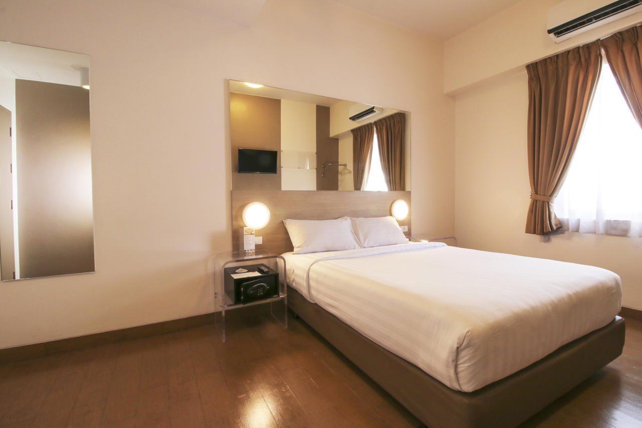 Red Planet Ortigas Hotel Mandaluyong Exterior photo