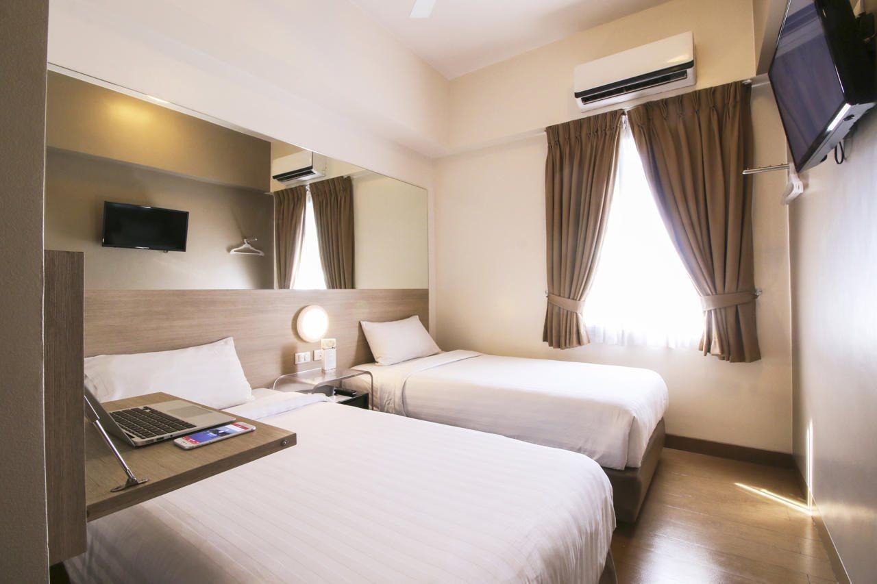 Red Planet Ortigas Hotel Mandaluyong Exterior photo