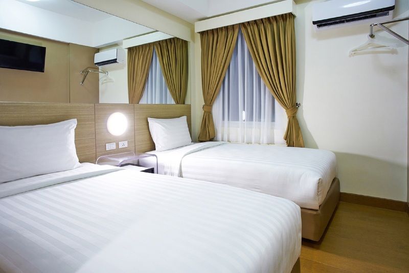 Red Planet Ortigas Hotel Mandaluyong Exterior photo