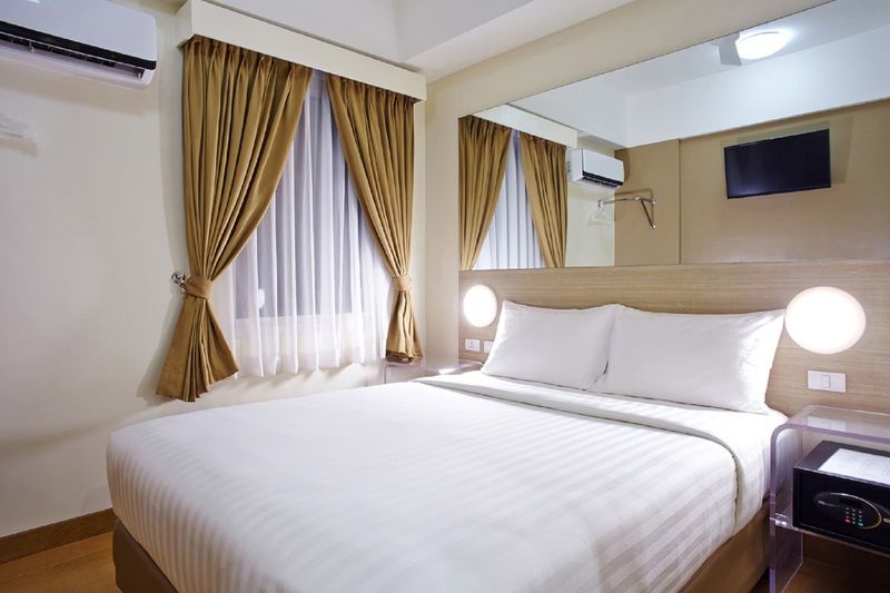 Red Planet Ortigas Hotel Mandaluyong Exterior photo