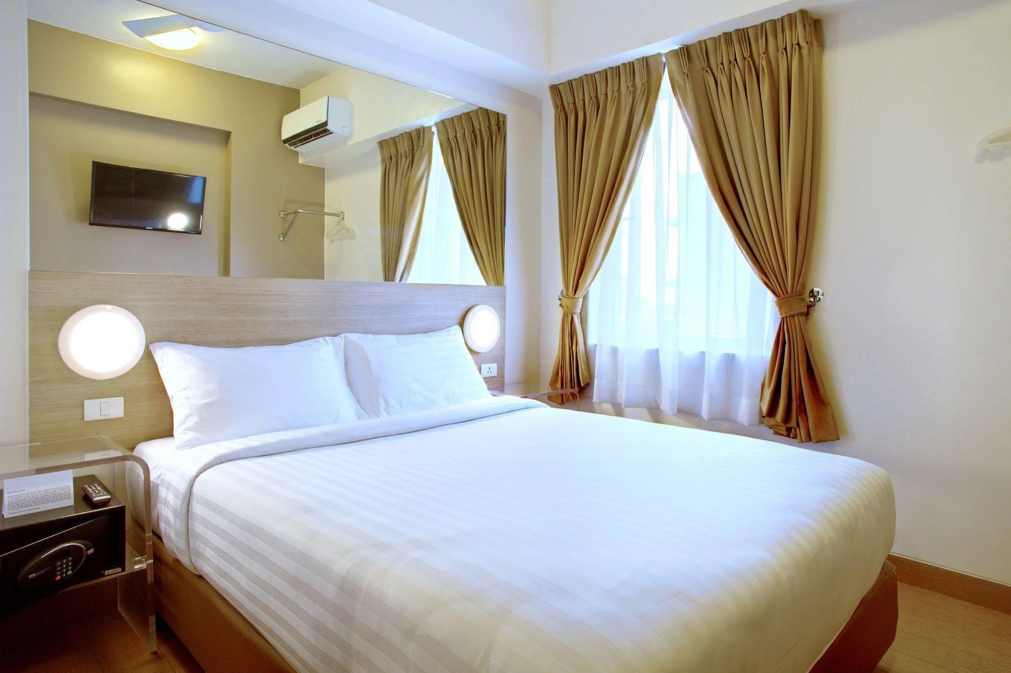 Red Planet Ortigas Hotel Mandaluyong Exterior photo