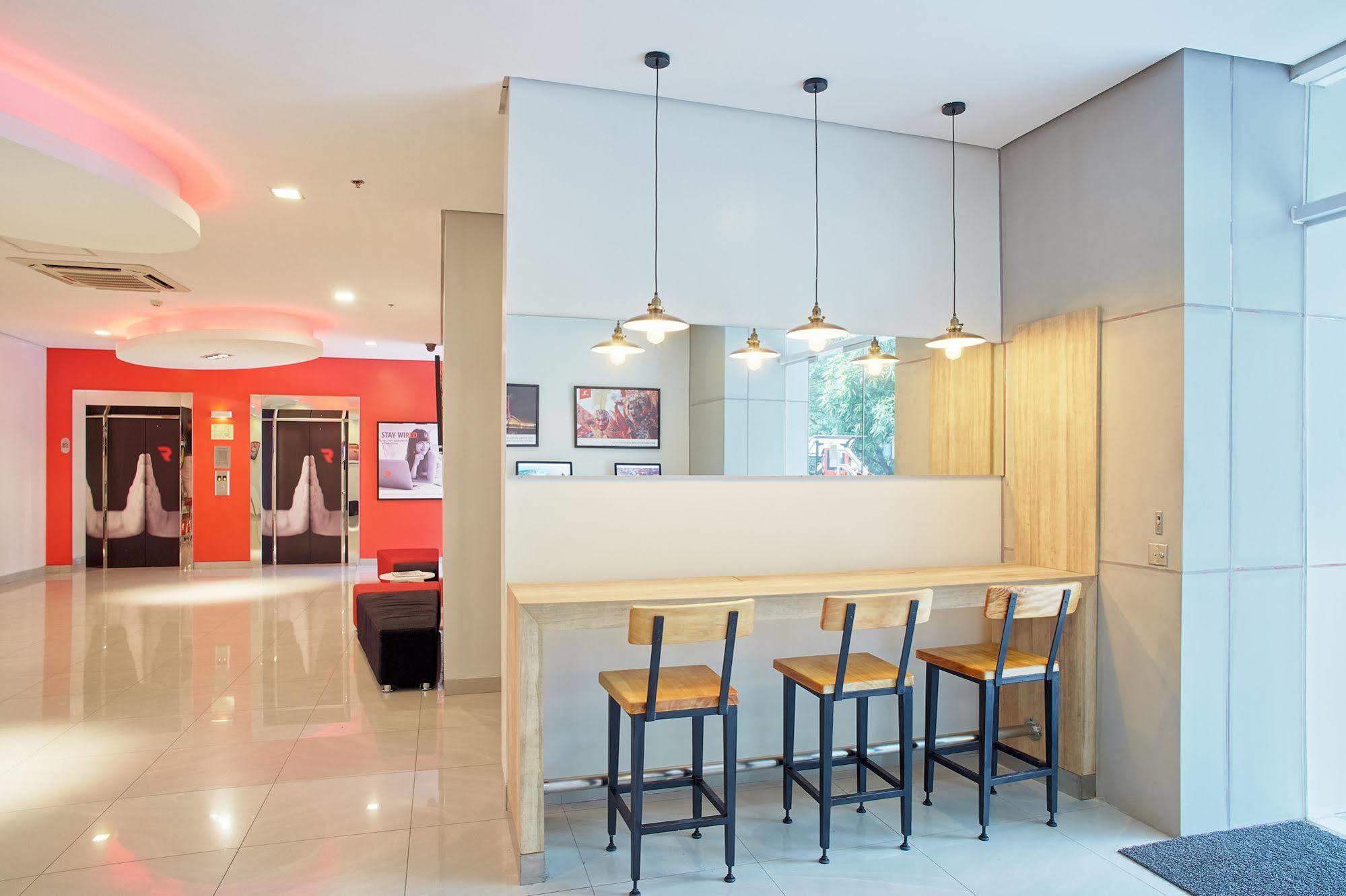 Red Planet Ortigas Hotel Mandaluyong Exterior photo